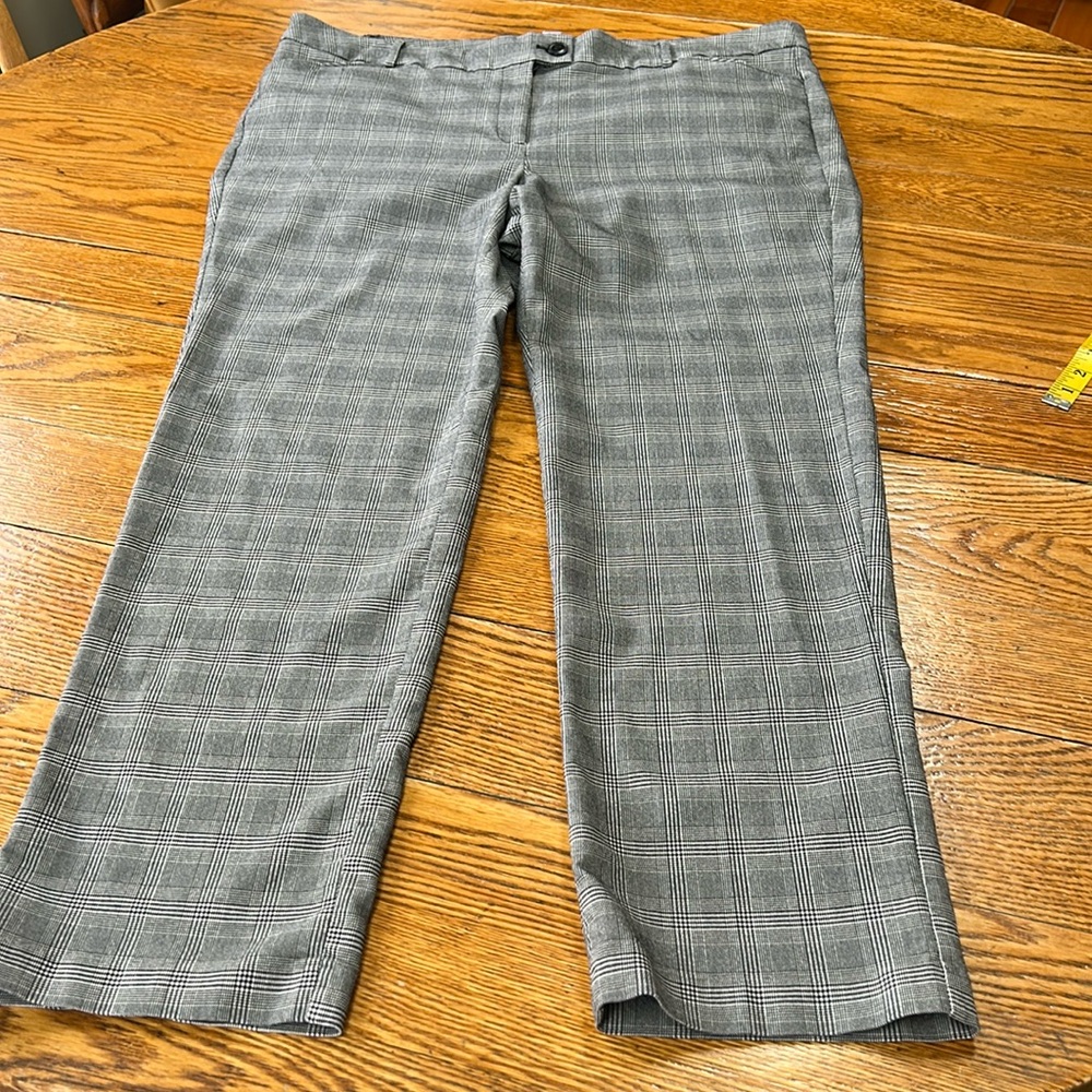 Lane Bryant gray/black plaid straight leg pants. Size 24. Excellent condition